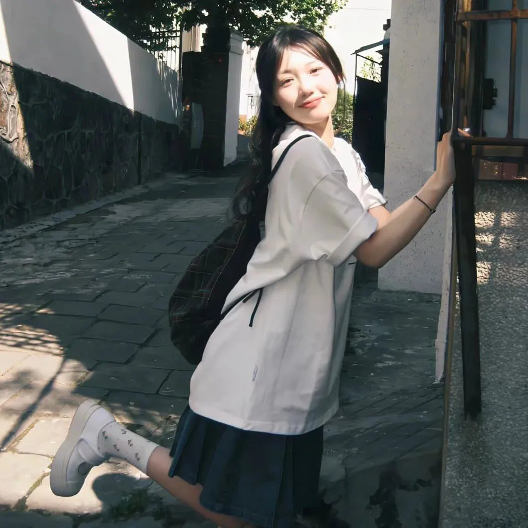 老师，你会不会回来 海报